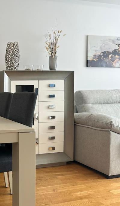 Studio 14 + Garaje Incluido. Nuevo, Elegante, Acogedor. Haro Exteriör bild