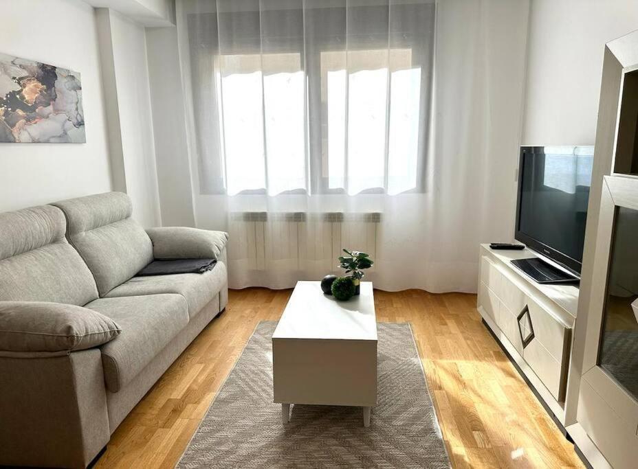 Studio 14 + Garaje Incluido. Nuevo, Elegante, Acogedor. Haro Exteriör bild